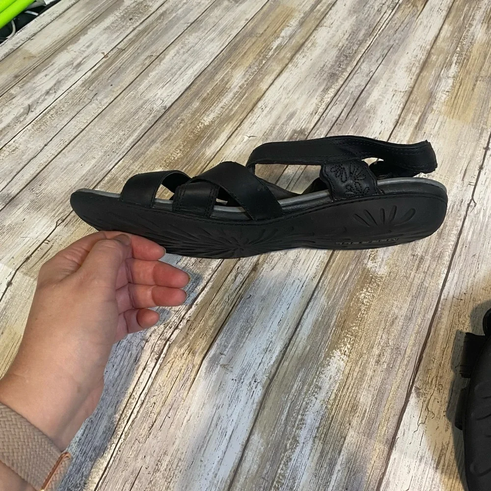 Merrell Women's Black Strappy Sandals Sz 11